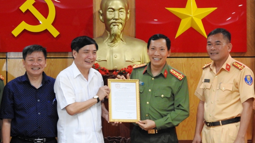Thưởng nóng vụ bắt 2 đối tượng vận chuyển 2 tạ ma túy đá
