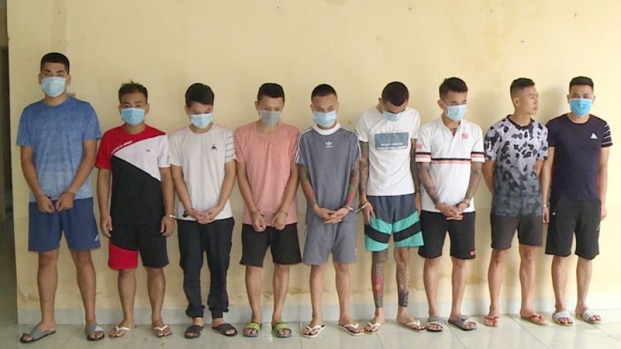 Tạm giữ hình sự 8 đối tượng dùng vũ khí nóng náo loạn Sầm Sơn