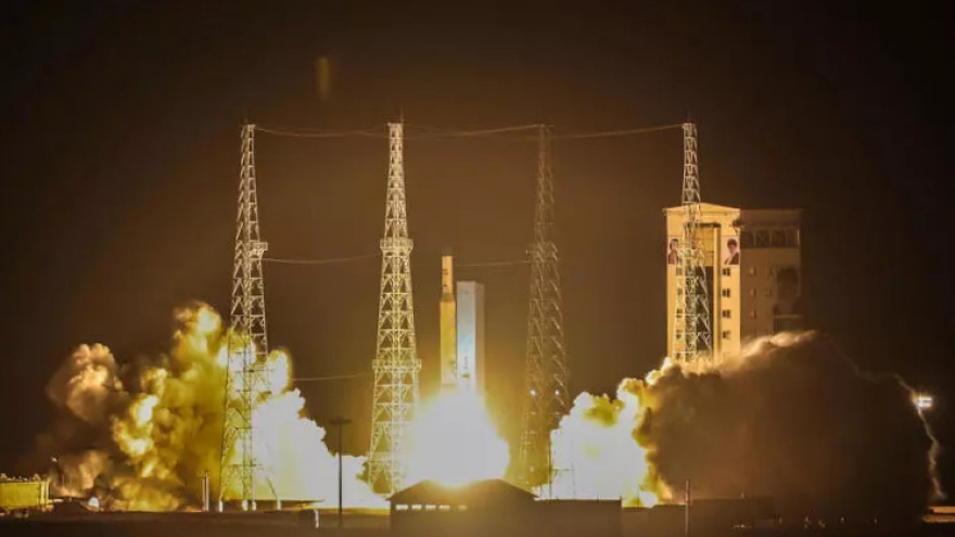 Iran phóng thành công vệ tinh quân sự đầu tiên vào quỹ đạo