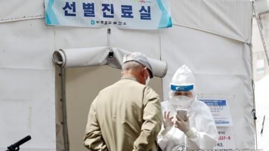 Châu Á “choàng tỉnh” trước nguy cơ làn sóng Covid-19 thứ 2 tấn công