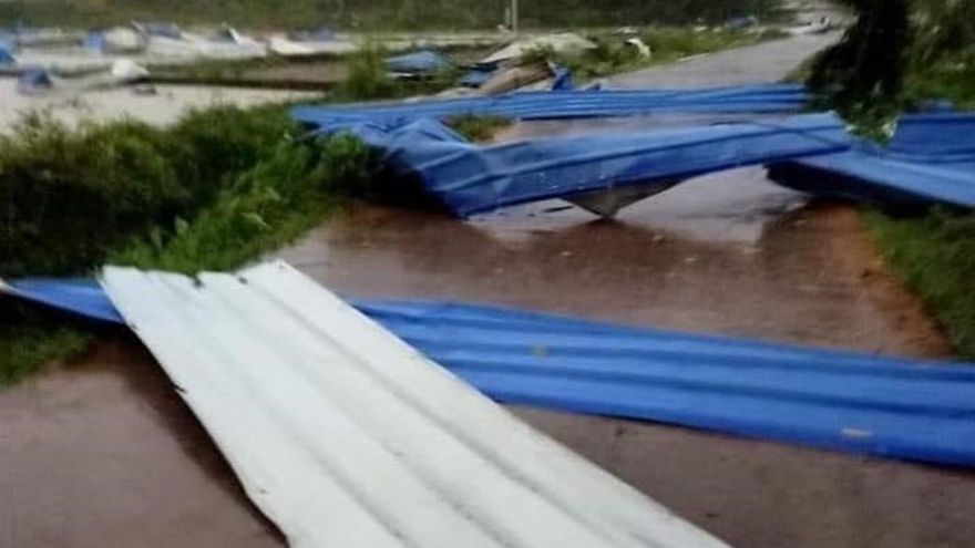 Lốc lớn gây sập nhà xưởng, 3 người tử vong