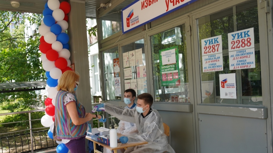 Người dân Nga tích cực đi bỏ phiếu về Hiến pháp sửa đổi