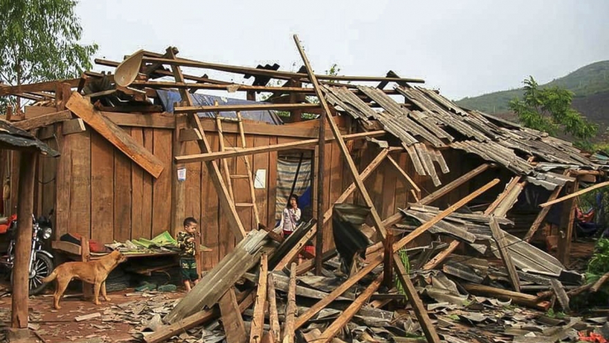 Nhiều hộ dân ở Điện Biên rơi vào cảnh “màn trời chiếu đất” do dông lốc