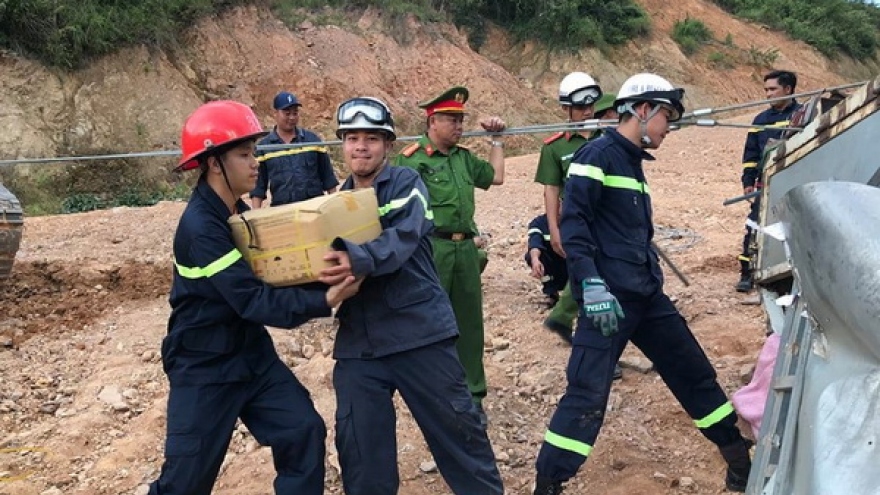 Quảng Trị xử lý an toàn 5 tấn thuốc nổ trên xe tải bị lật