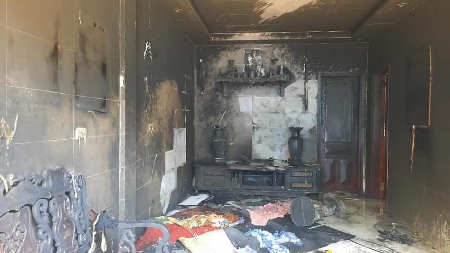 Mâu thuẫn với vợ cũ, mua xăng về đốt nhà mẹ vợ