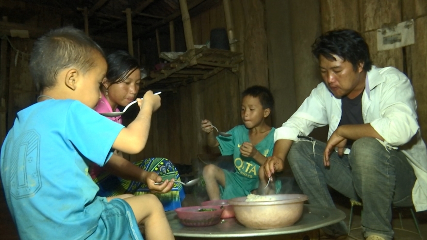 Lá rách phải đùm lá lành - chuyện ngược đời ở bản vùng cao Sông Mã