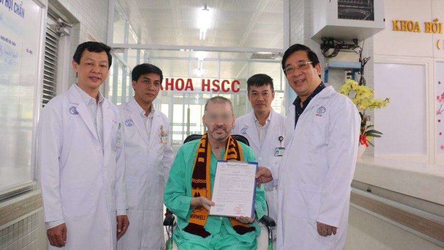 Đêm nay, Vietnam Airlines dùng máy bay Booing 787 đưa phi công người Anh về nước