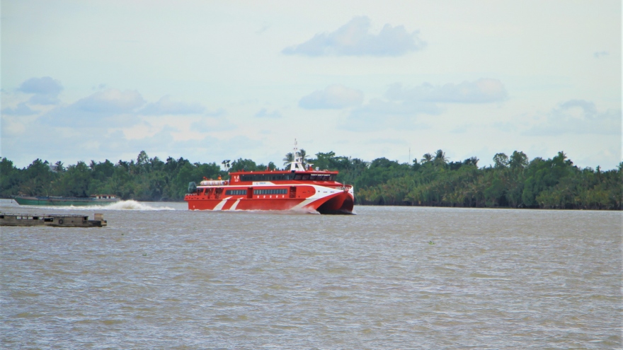 Tạm ngưng tuyến tàu cao tốc Cần Thơ-Trần Đề vì ảnh hưởng đến cuộc sống của dân