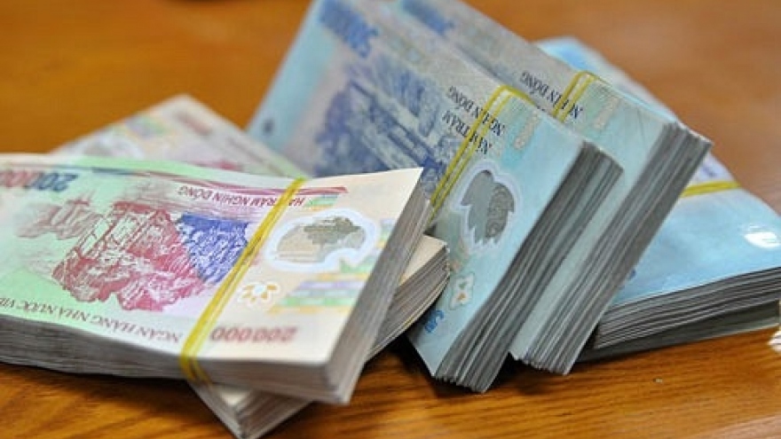 Nữ chủ quán gội đầu trộm tiền của khách