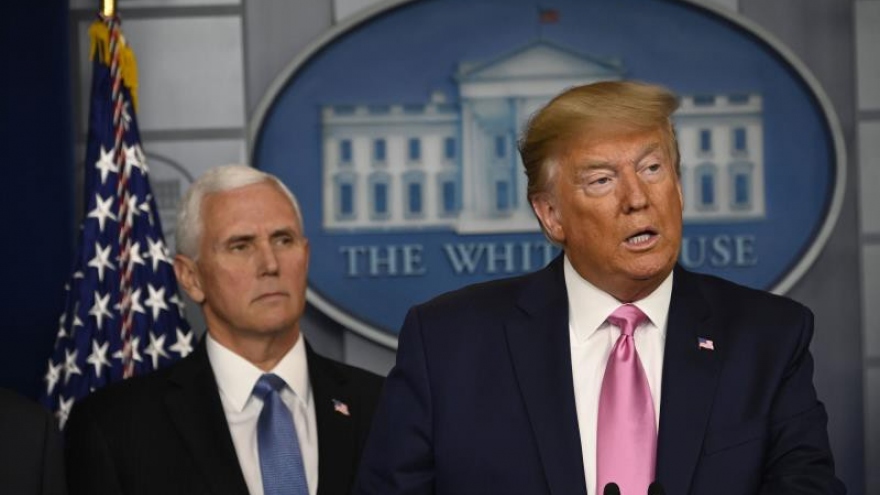 Tổng thống, Phó Tổng thống Mỹ phải giữ khoảng cách phòng Covid-19