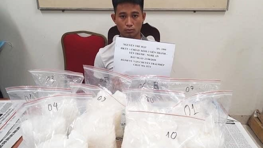 Đối tượng mang ba lô chứa 10kg ma túy đá bị bắt tại Hà Nội