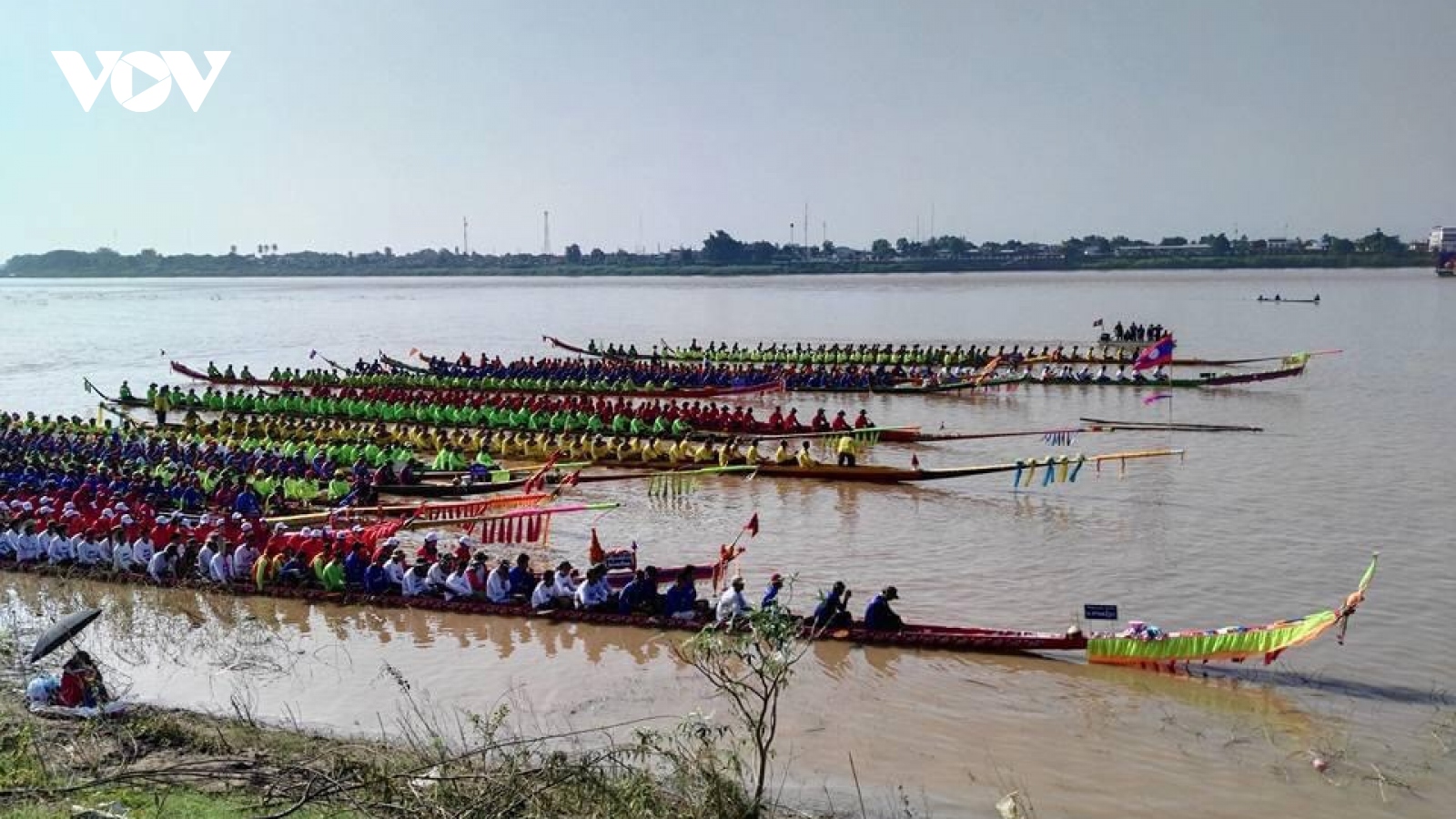 Lào tạm đóng cửa chợ đêm để tổ chức hội đua thuyền nhân Lễ hội mãn chay