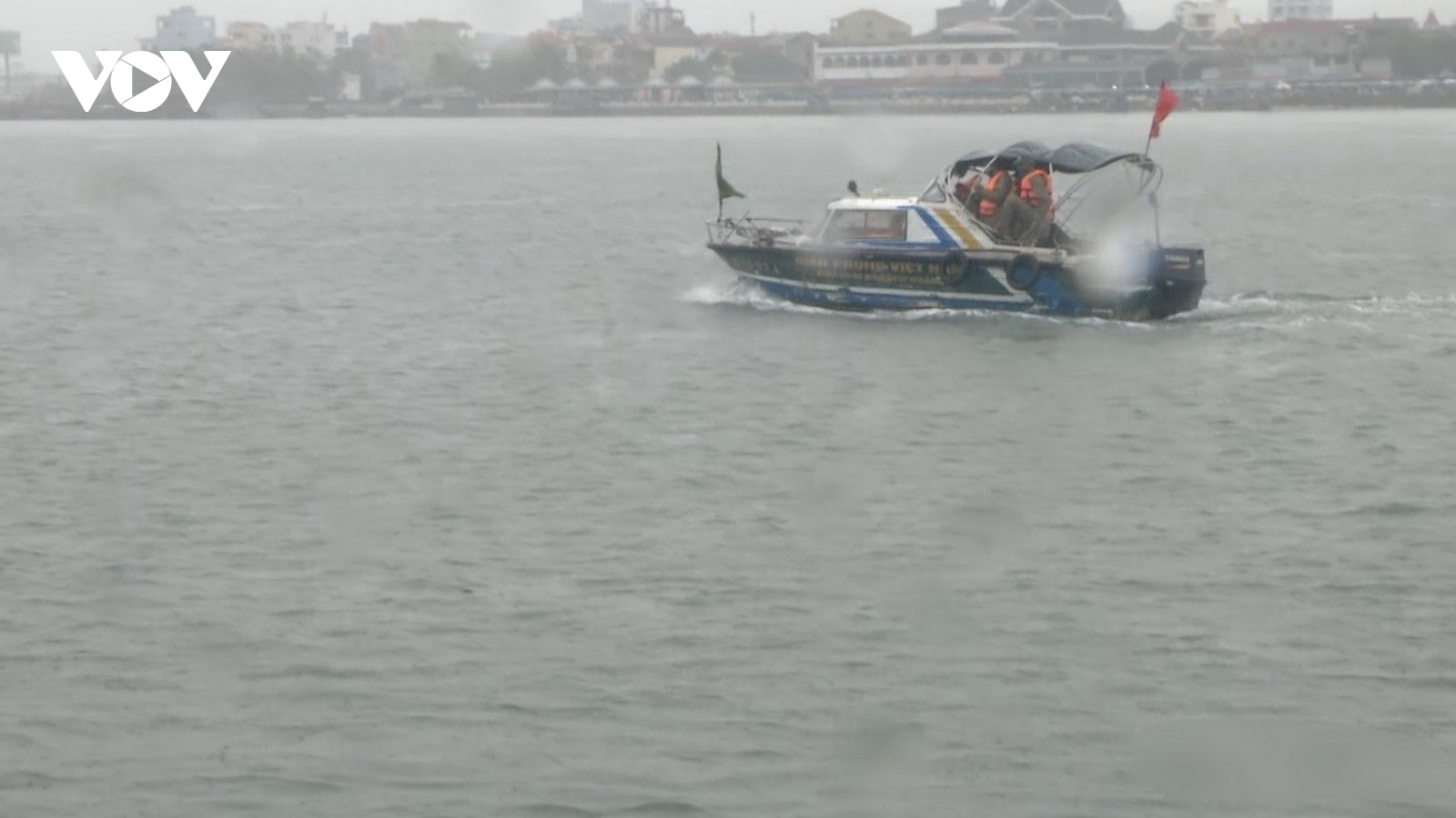 Các tỉnh miền Trung khẩn trương ứng phó với bão số 5