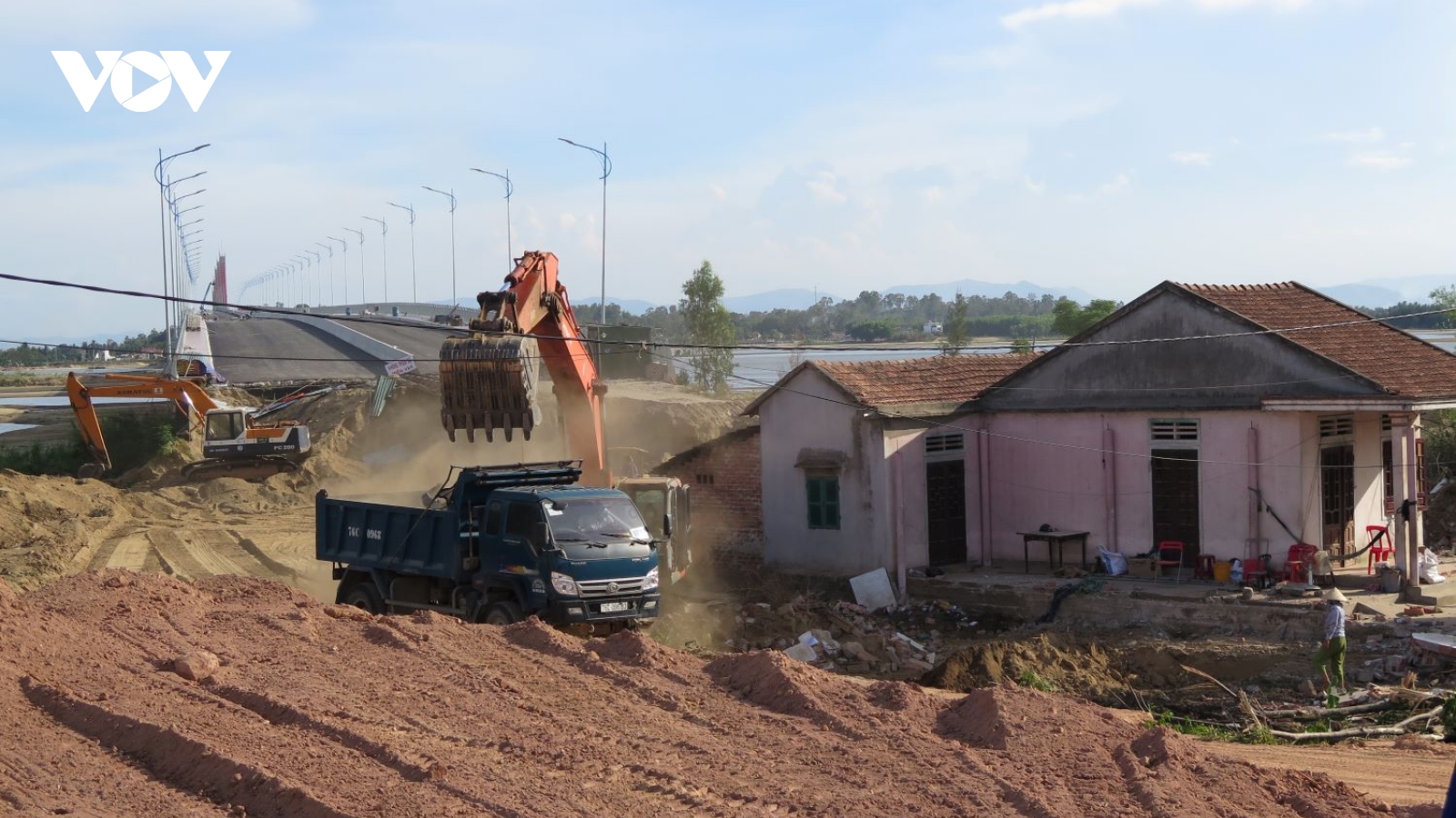 Người dân Quảng Ngãi chịu "thiệt thòi" vì cây cầu 2.300 tỷ