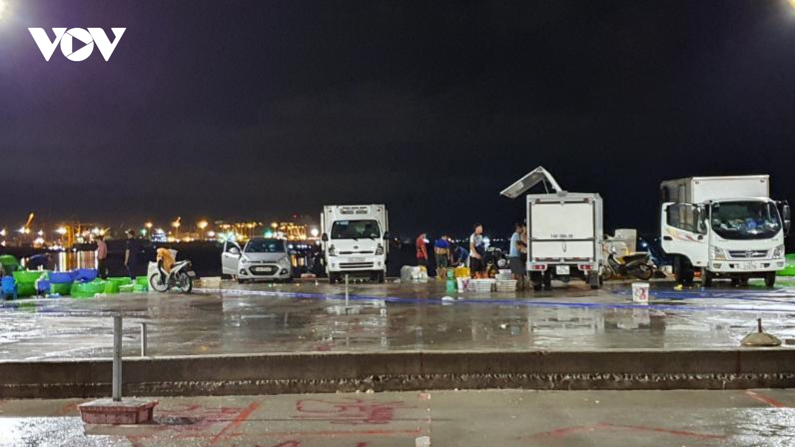 Dân bức xúc vì các khoản phí thu tại bến cá mới Cao Xanh (Quảng Ninh)