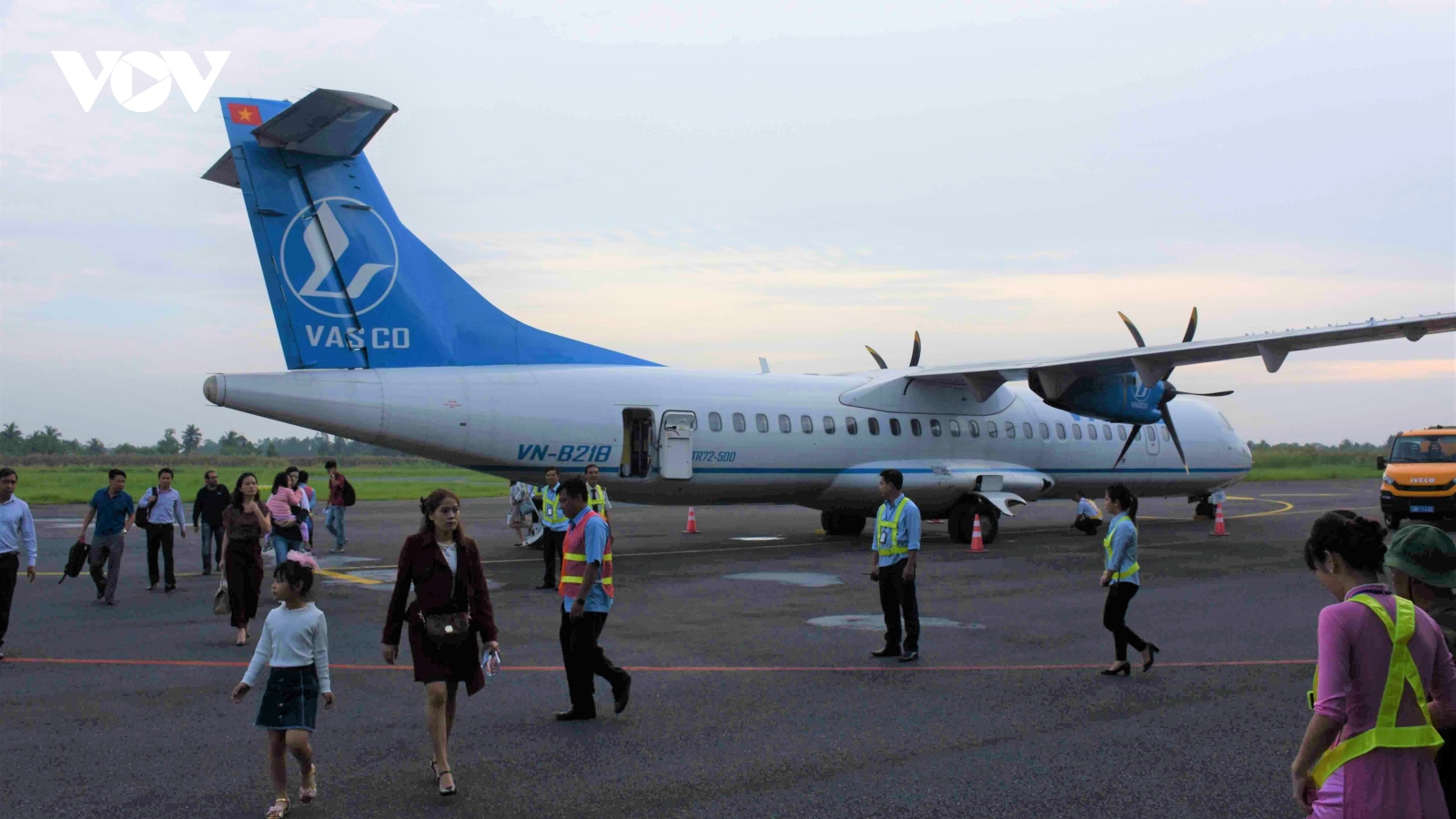 Cà Mau đề nghị TCT Hàng không Việt Nam tăng cường khai thác sân bay của tỉnh