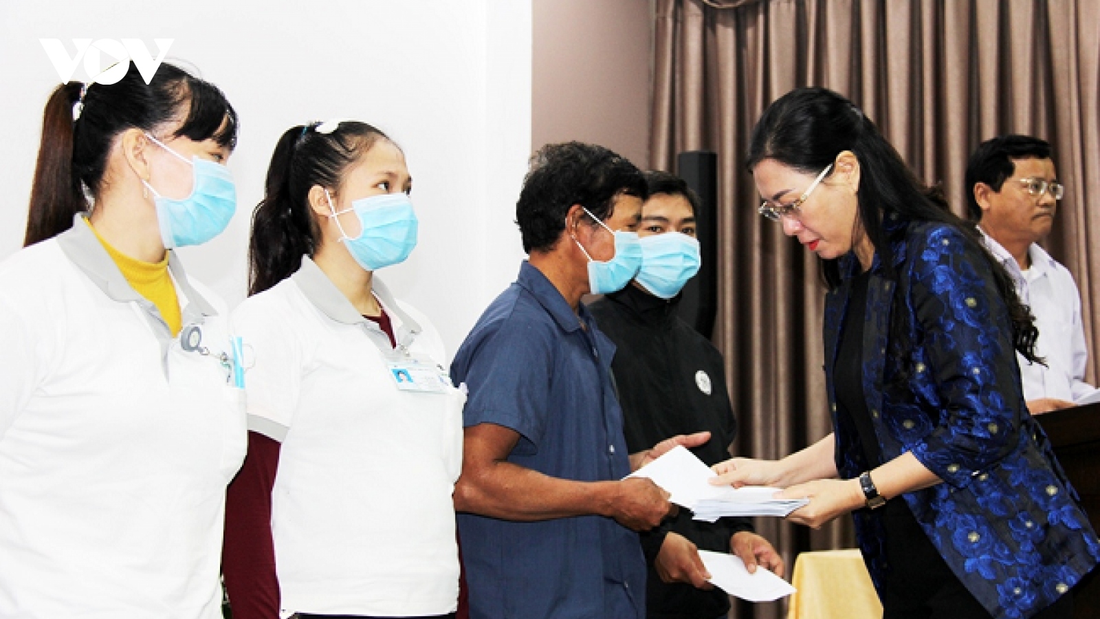 Bí thư Tỉnh ủy Quảng Ngãi đối thoại với công nhân, người lao động  