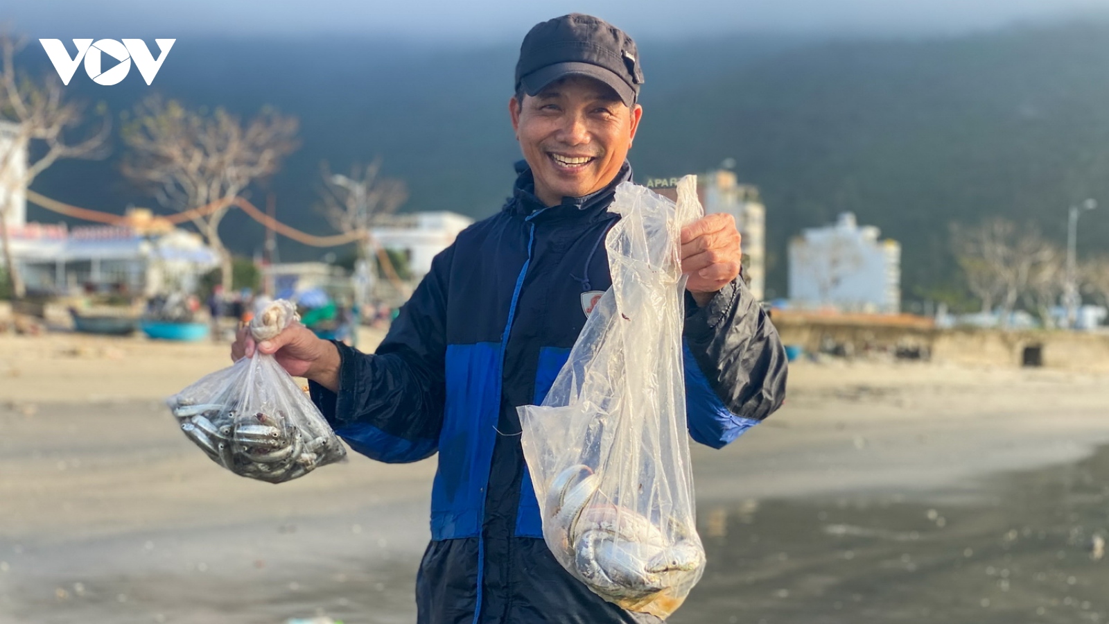 Ngư dân Đà Nẵng phấn khởi ra khơi thu tiền triệu sau bão