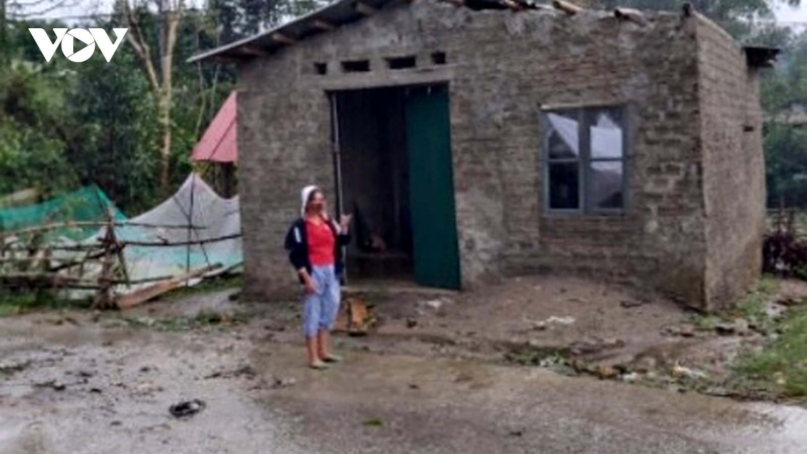 Mưa đá và giông lốc bất thường, hơn 30 ngôi nhà tại Lai Châu tốc mái