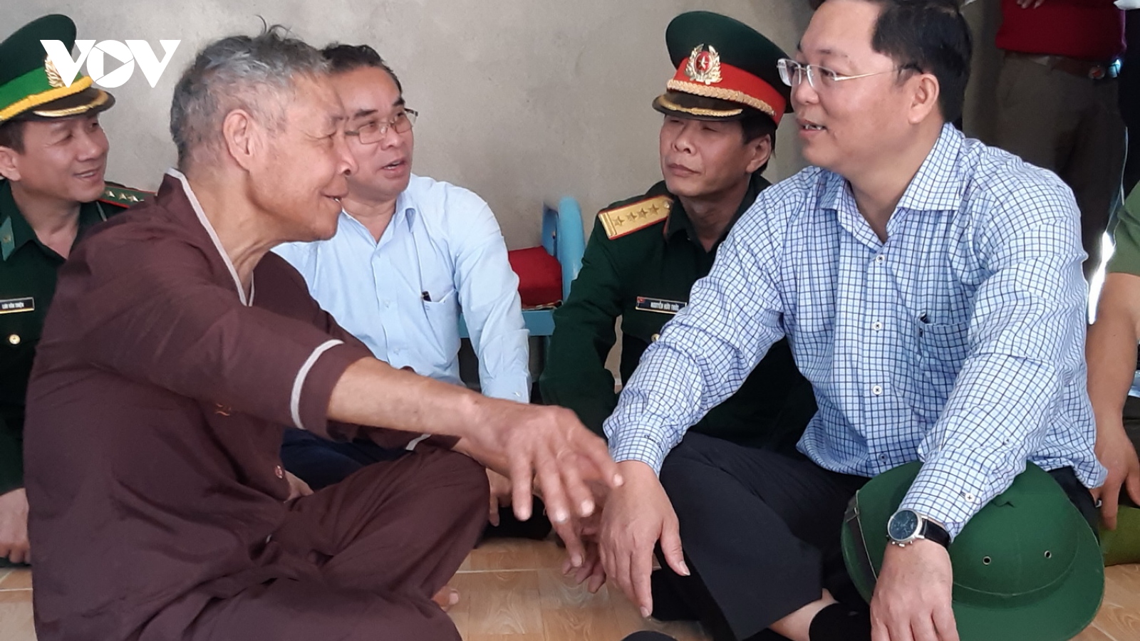 Dựng nhà mới cho đồng bào vùng thiên tai Quảng Nam trước mùa mưa bão