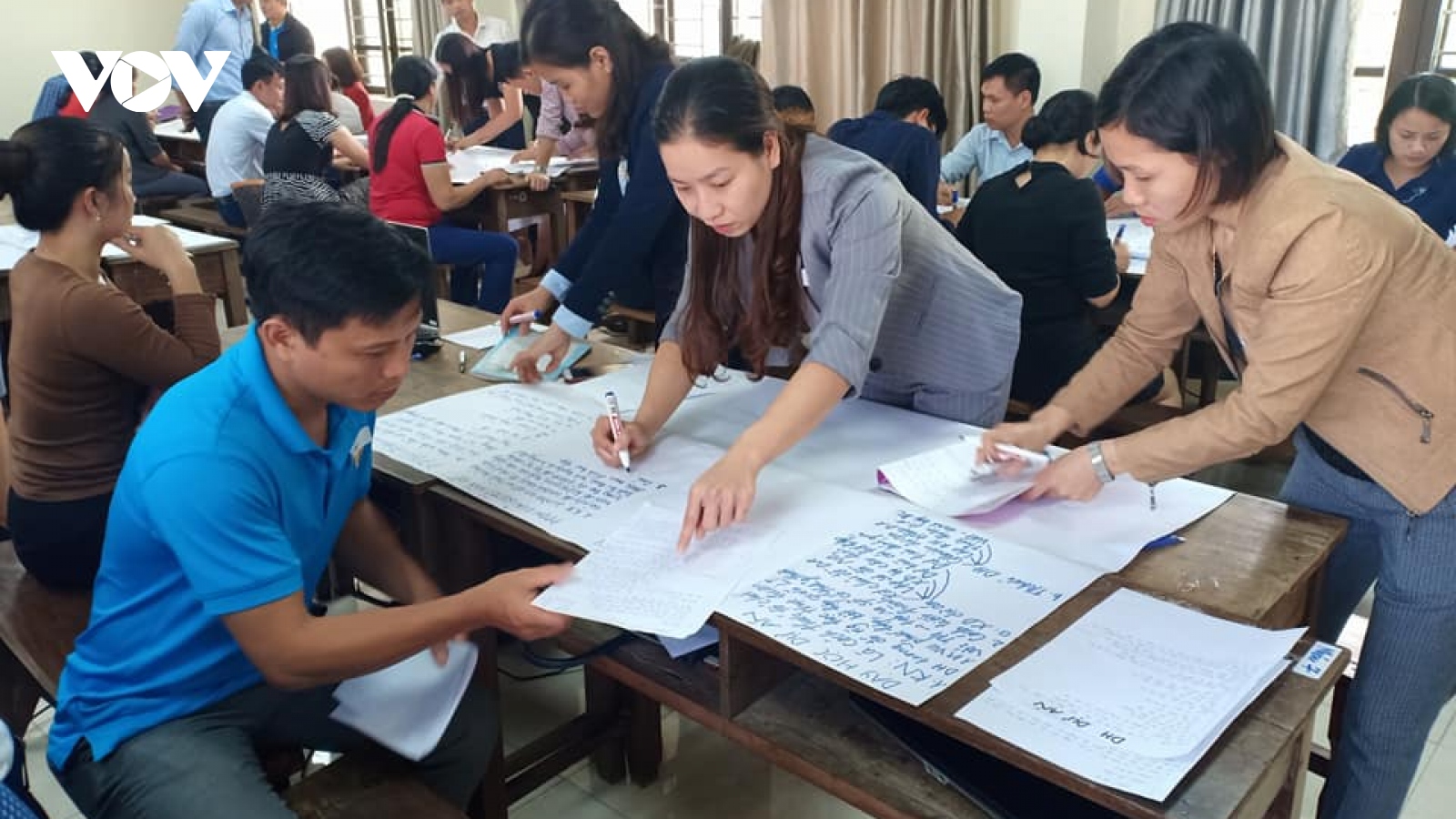 Bồi dưỡng nghiệp vụ kiểu mới, giáo viên hào hứng học online đến tận 12h đêm