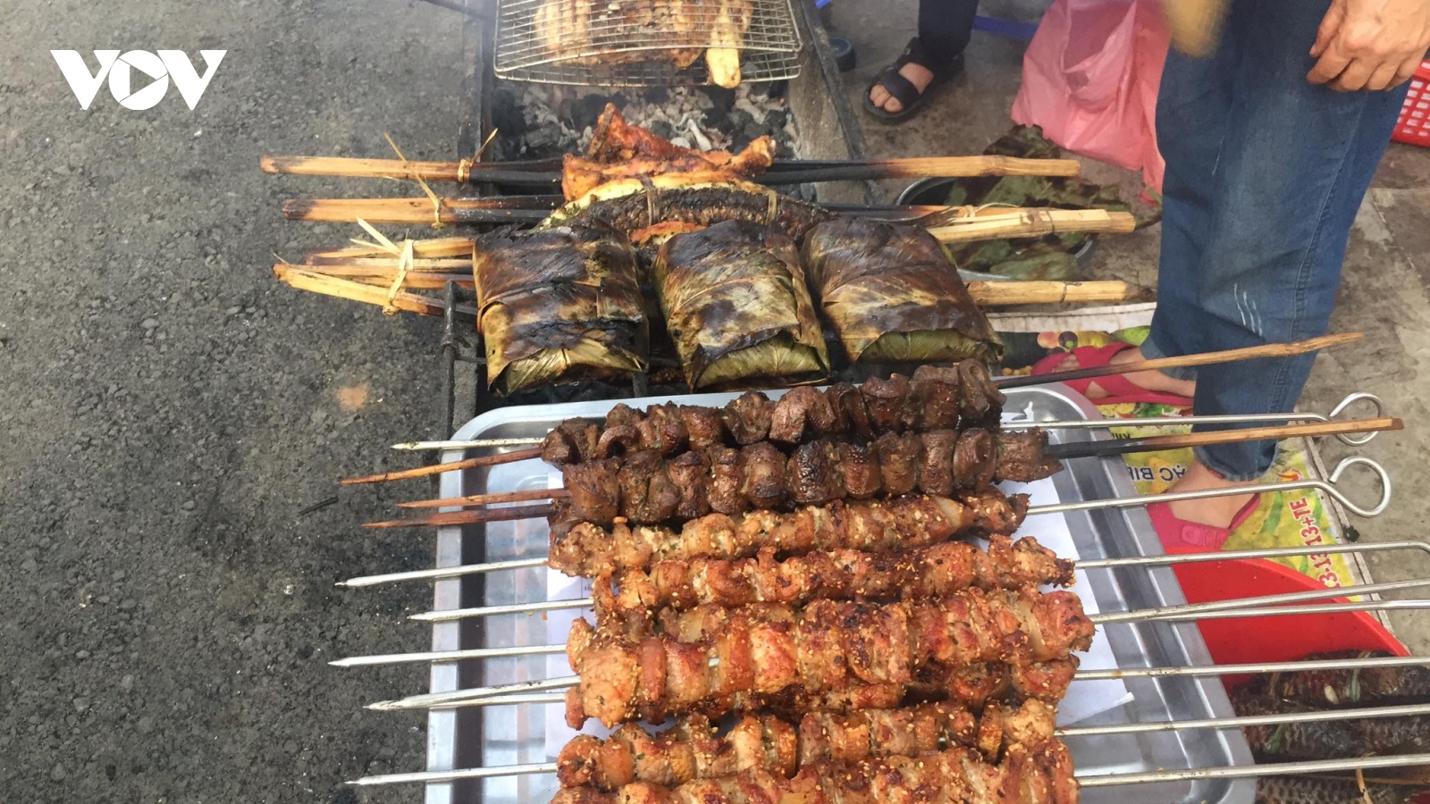 Thơm ngon thịt băm gói lá nướng của đồng bào Thái Tây Bắc