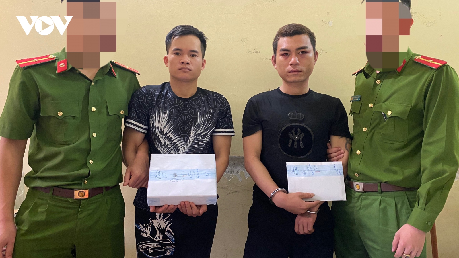 Sơn La: Bắt giữ 2 đối tượng mua bán 1 bánh heroin và 1000 viên ma túy tổng hợp