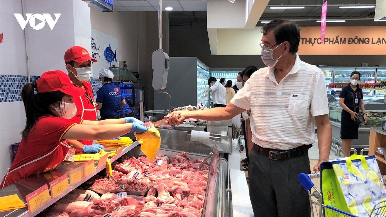 Ngày đầu TP HCM giãn cách xã hội: Hàng hóa dồi dào, giá cả ít biến động