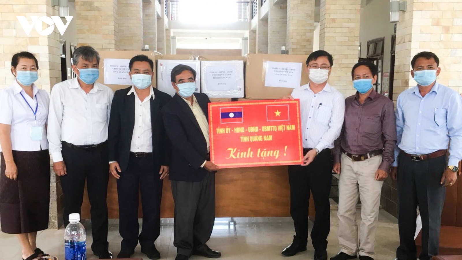 Quảng Nam hỗ trợ trang thiết bị phòng chống dịch Covid-19 cho tỉnh Sê Kông (Lào)
