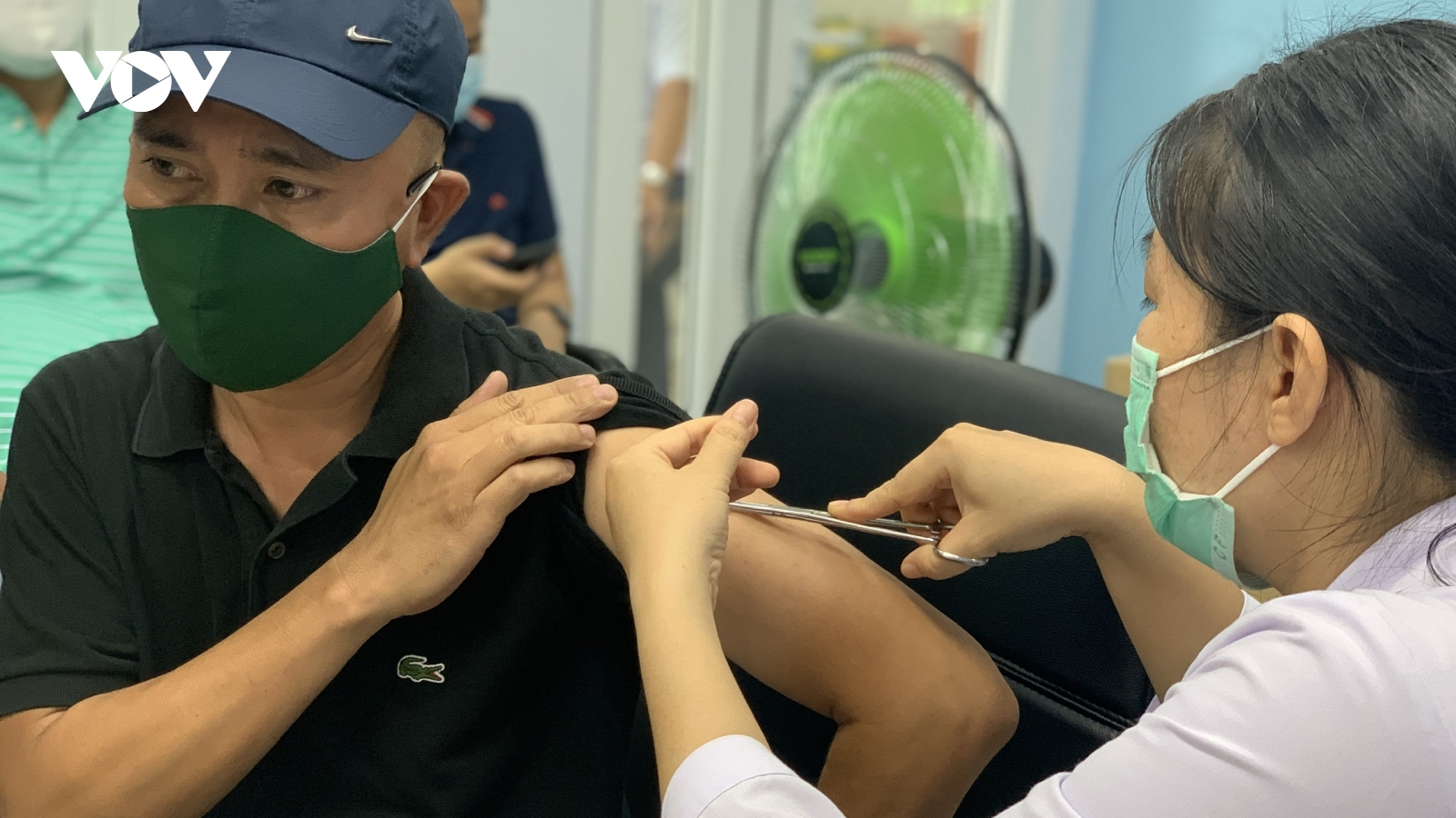 TP.HCM tiêm vaccine ngừa covid-19 cho bệnh nhân có bệnh lý nền đang điều trị nội trú