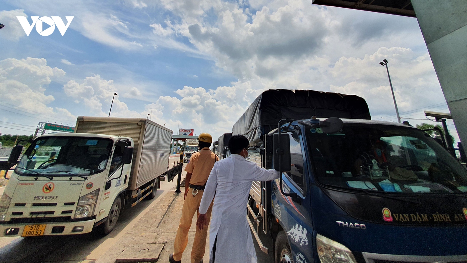 Đồng bằng sông Cửu Long chống dịch nhưng không "ngăn sông cấm chợ"