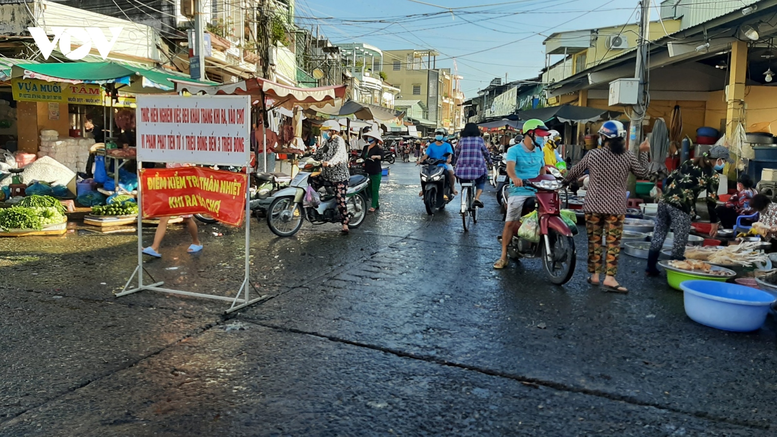 Tiền Giang phát hiện thêm các ca dương tính SARS-CoV-2, tiếp tục phong tỏa nhiều khu vực