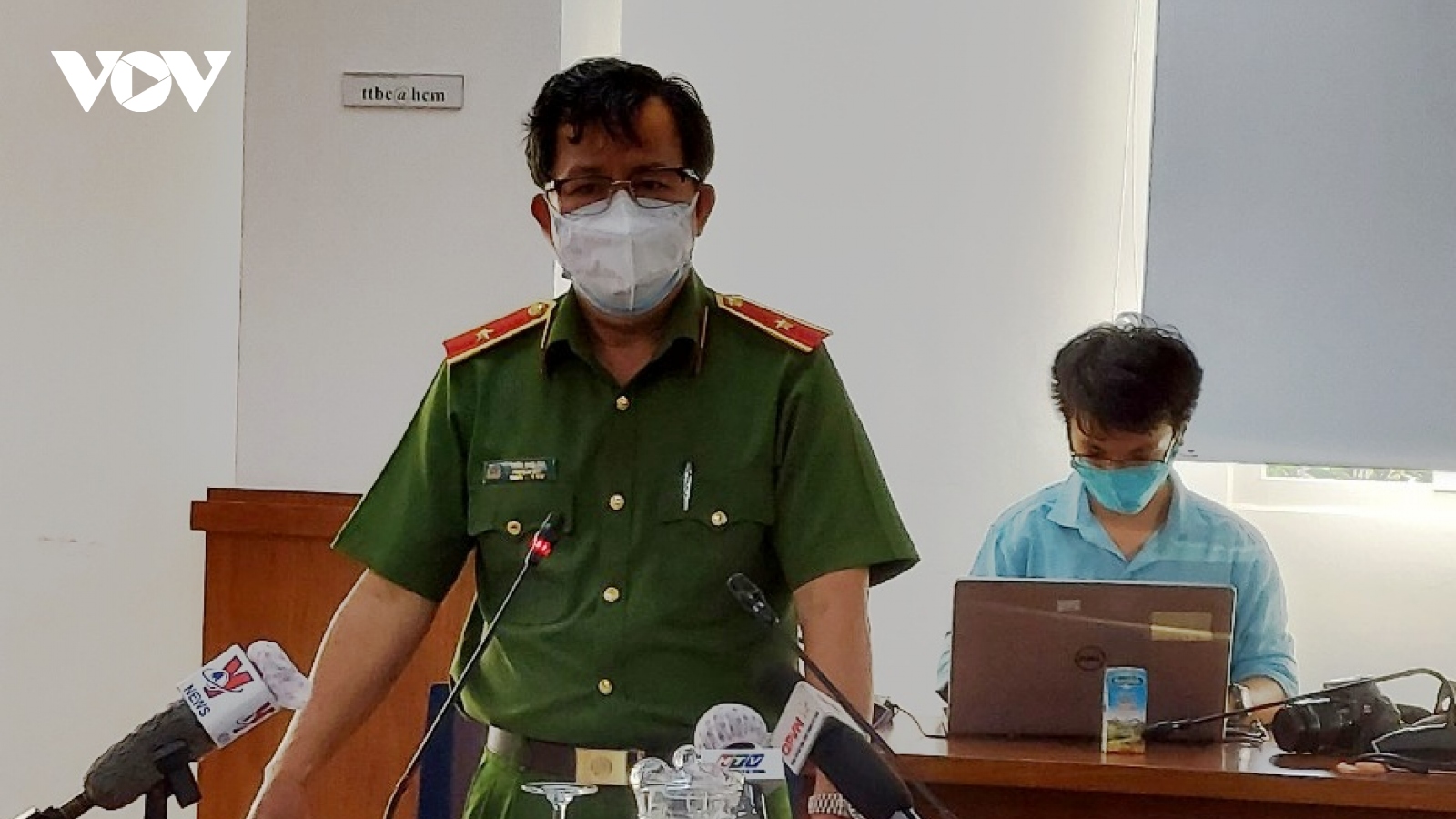 Các chiến sĩ công an được cách ly sau khi bắt tử tù mắc Covid-19 trốn khỏi trại giam