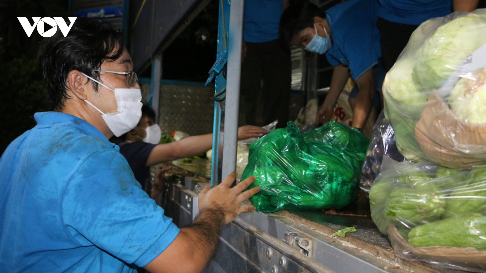 Các địa phương tiếp tục chung sức hỗ trợ người dân khó khăn ở vùng dịch
