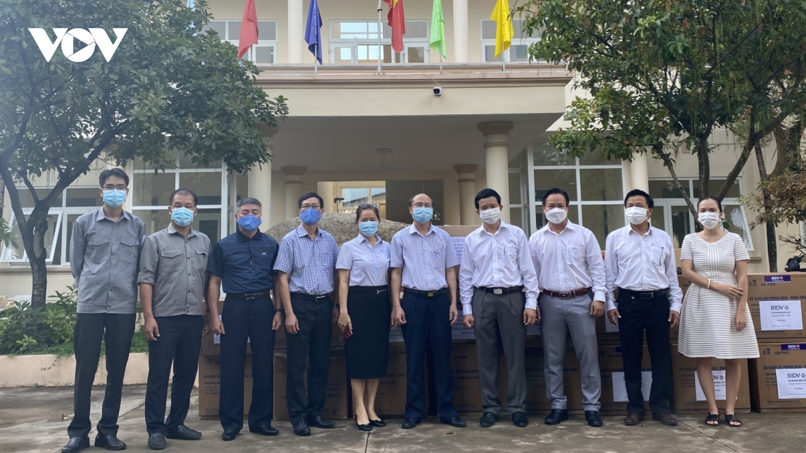 VOV Tây Nguyên tặng CDC Đắk Lắk thiết bị y tế trị giá gần 170 triệu đồng
