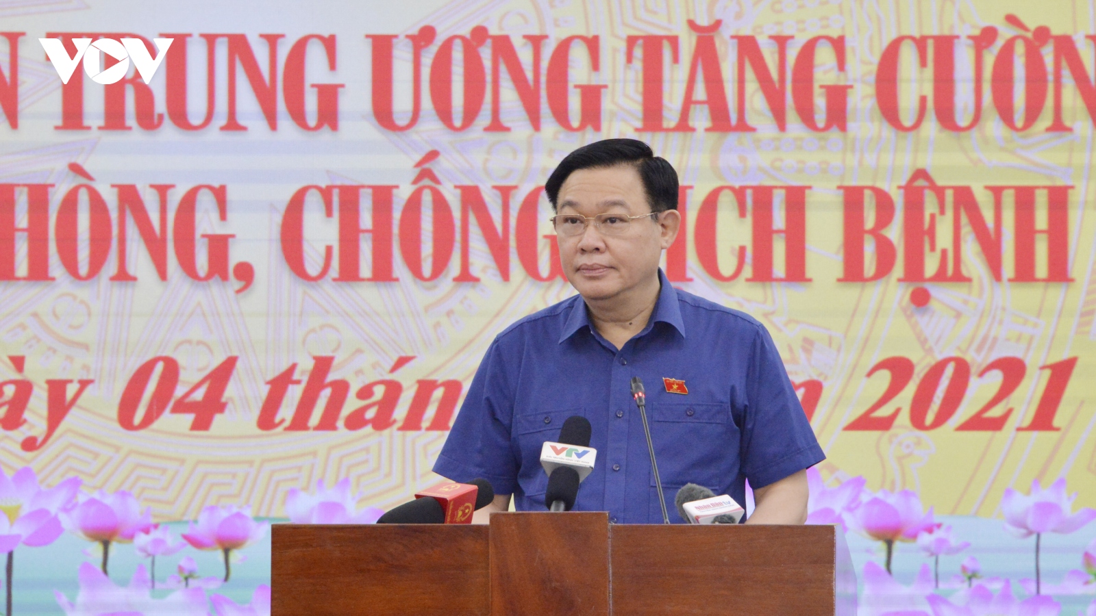 Chủ tịch Quốc hội: Hình ảnh y bác sĩ nơi tâm dịch điển hình cho "lương y như từ mẫu"