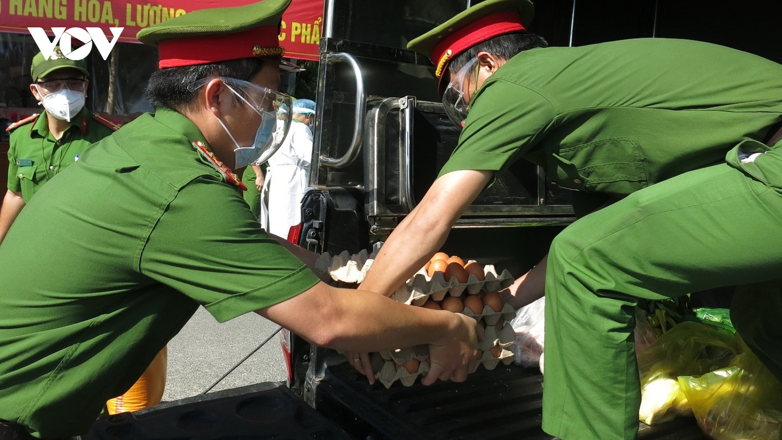 Công an Đà Nẵng lập 30 chợ tạm bán hàng thiết yếu cho nhân dân