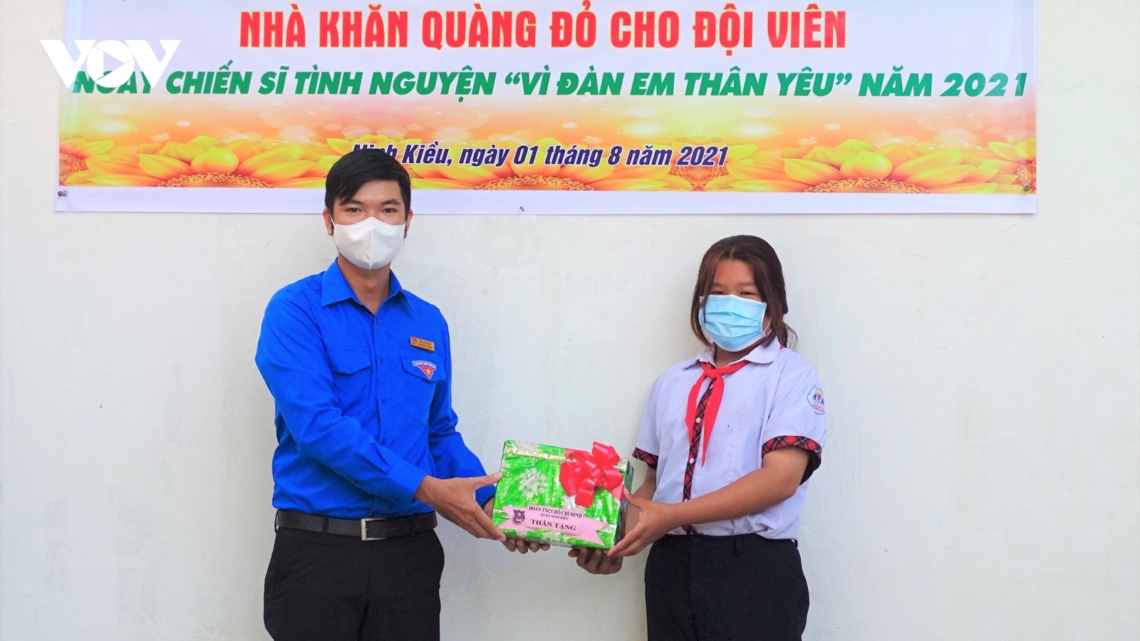 Chiến sĩ tình nguyện chung tay “Vì đàn em thân yêu”