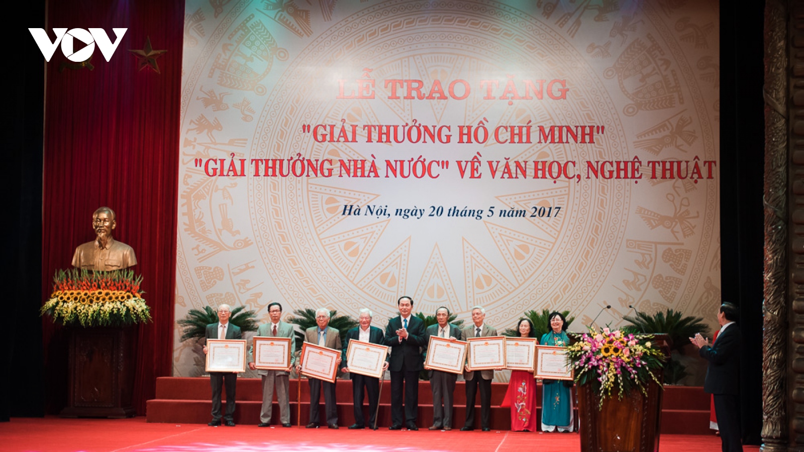 Lập Hội đồng cấp Nhà nước xét tặng Giải thưởng Hồ Chí Minh về VHNT