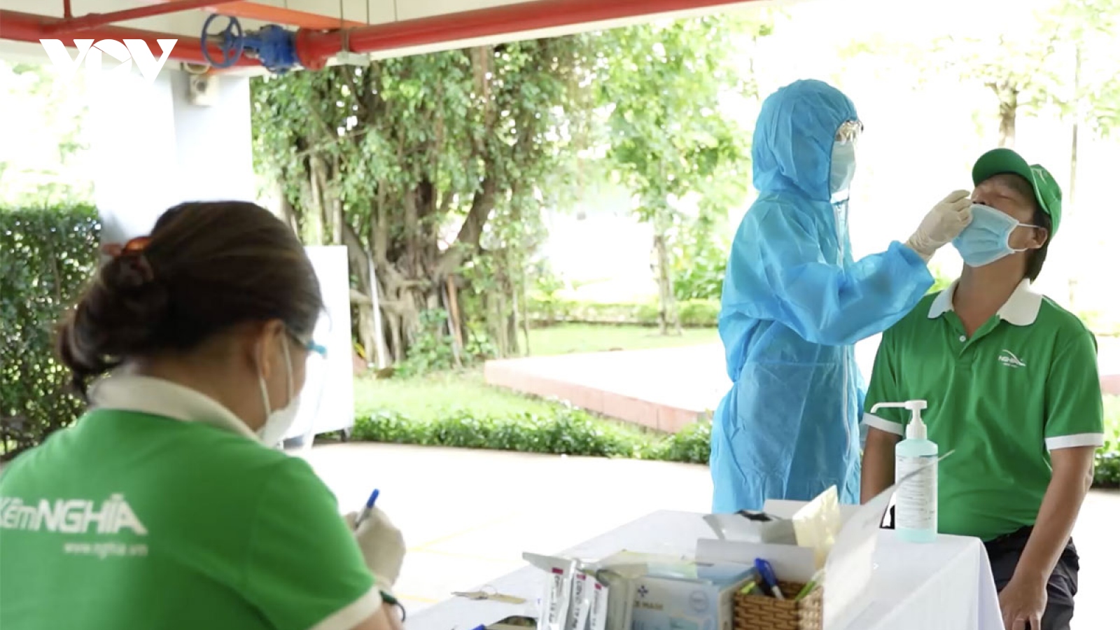 Phòng chống Covid-19: Nên đặt niềm tin và trao quyền chủ động cho DN