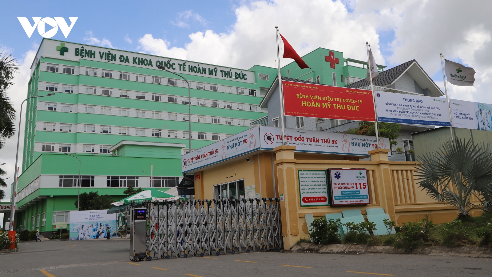 Chưa được thu phí dịch vụ điều trị COVID-19, một số bệnh viện tư “lách luật”