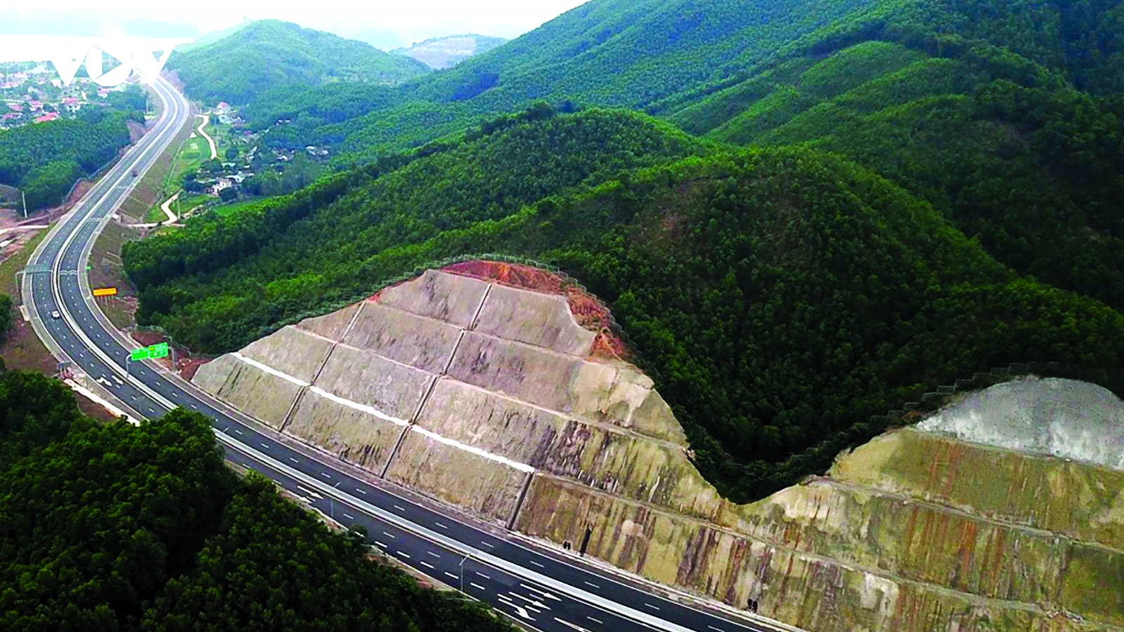 Đầu tư cao tốc - lan tỏa khát vọng từ Quảng Ninh