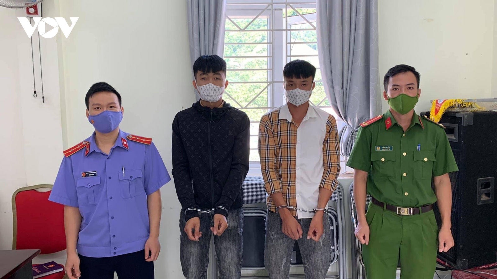 Đánh vỡ sọ người khác vì "nhìn ngứa mắt"