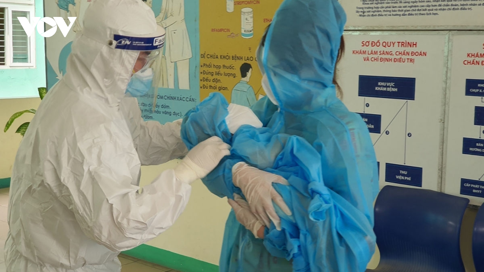 Cần triển khai kịp thời việc chăm sóc hơn 1.000 trẻ em mồ côi cha mẹ do dịch Covid-19