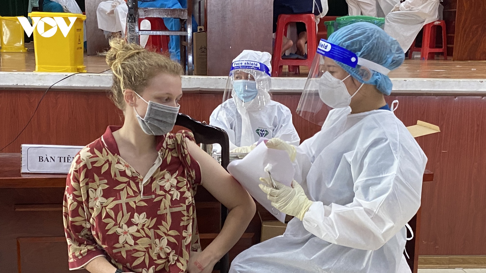 Đà Nẵng tiêm vaccine COVID-19 cho người nước ngoài