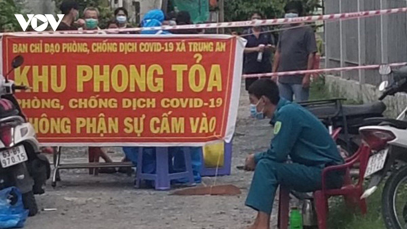 Phát hiện một cơ sở kinh doanh sai quy định, nghi có công nhân dương tính với SARS-CoV-2