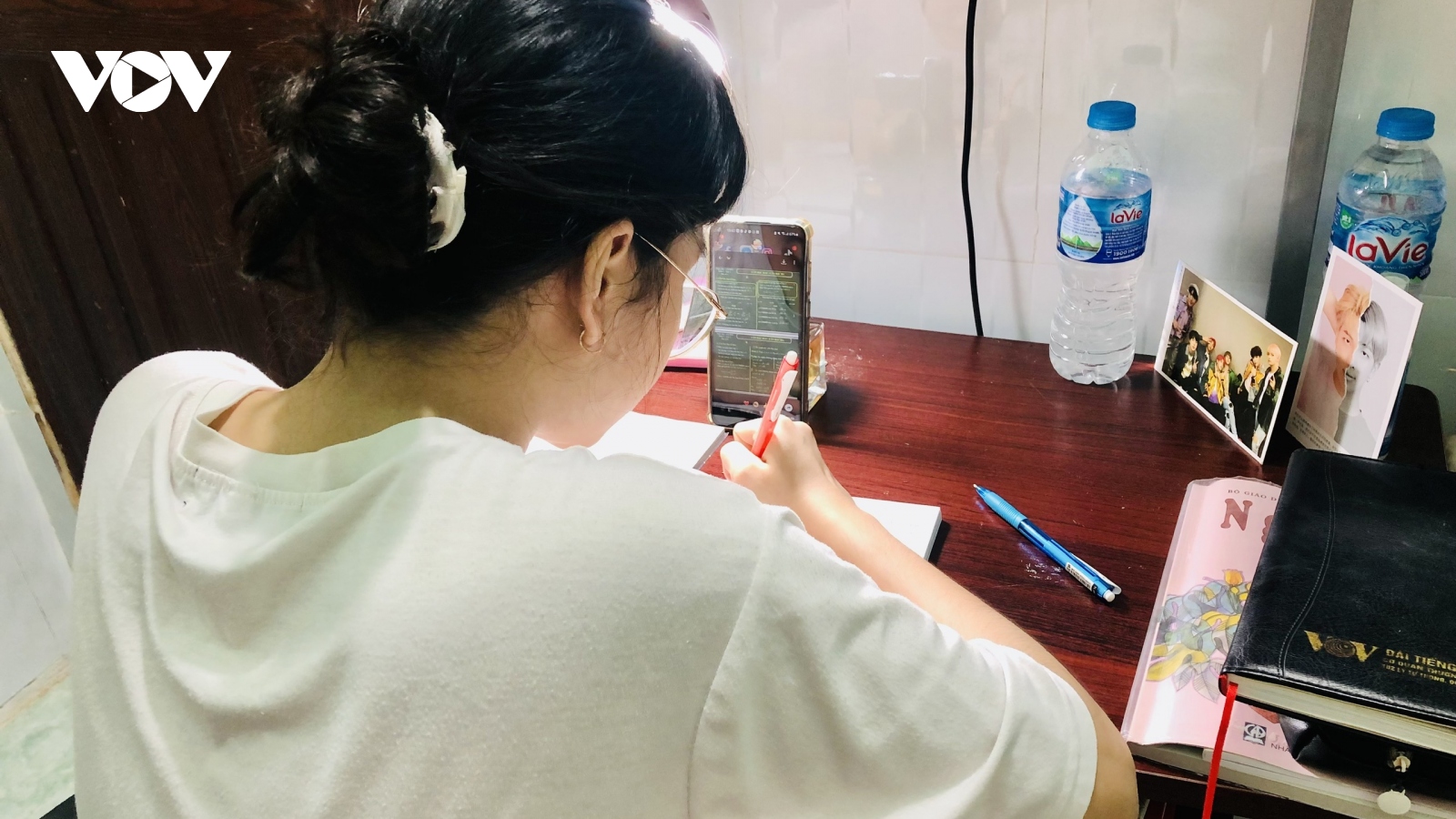 Mạng “chập chờn”, tài khoản “treo” - Nỗi lo học trực tuyến