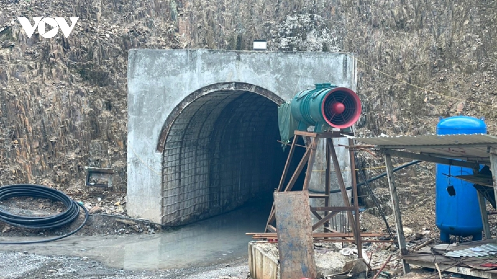 Sạt lở đá khi thi công hầm thủy điện, 2 công nhân tử vong