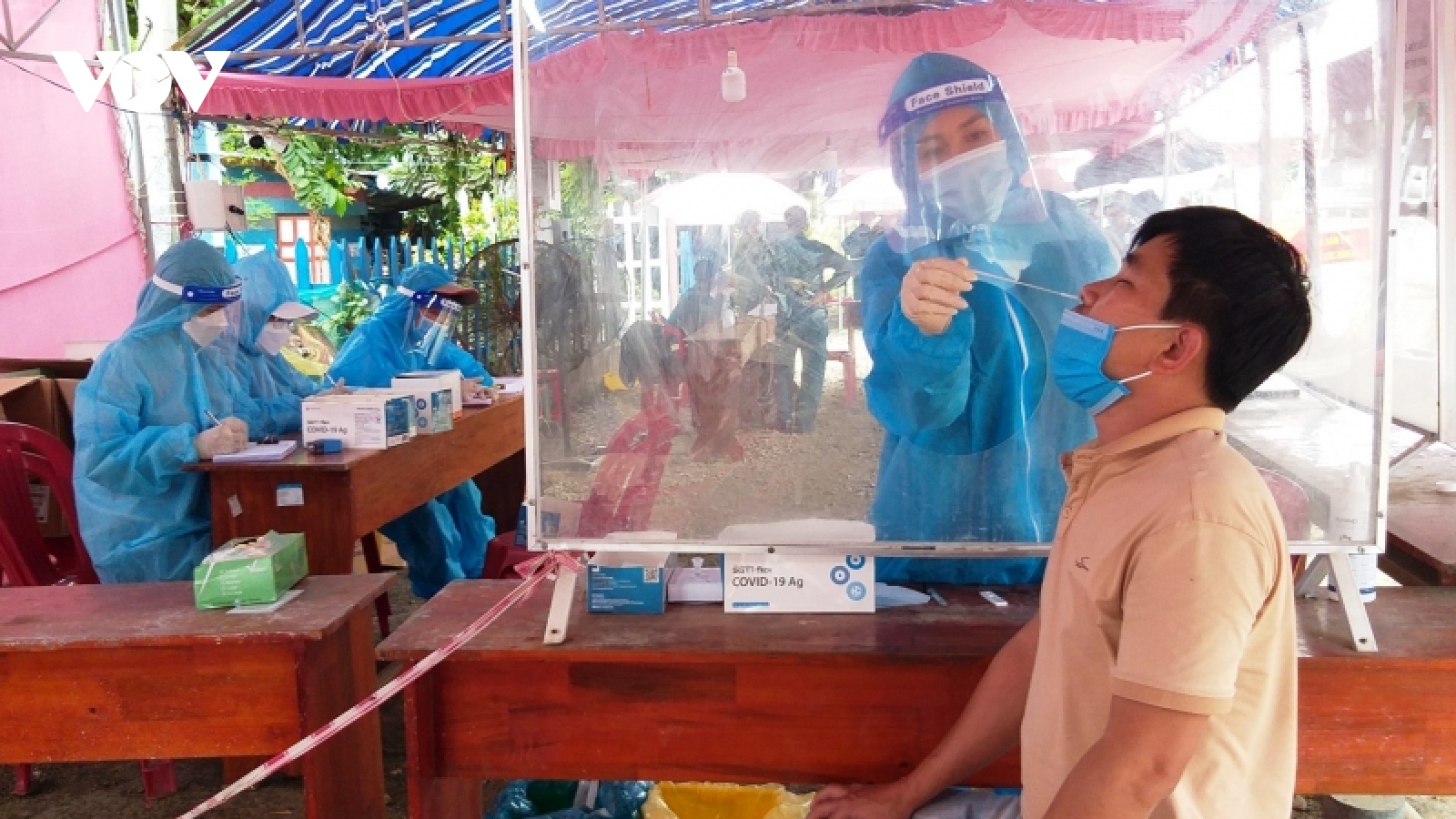 Khánh Hòa hỗ trợ hàng ngàn người đi xe máy từ phía Nam về quê khi qua tỉnh