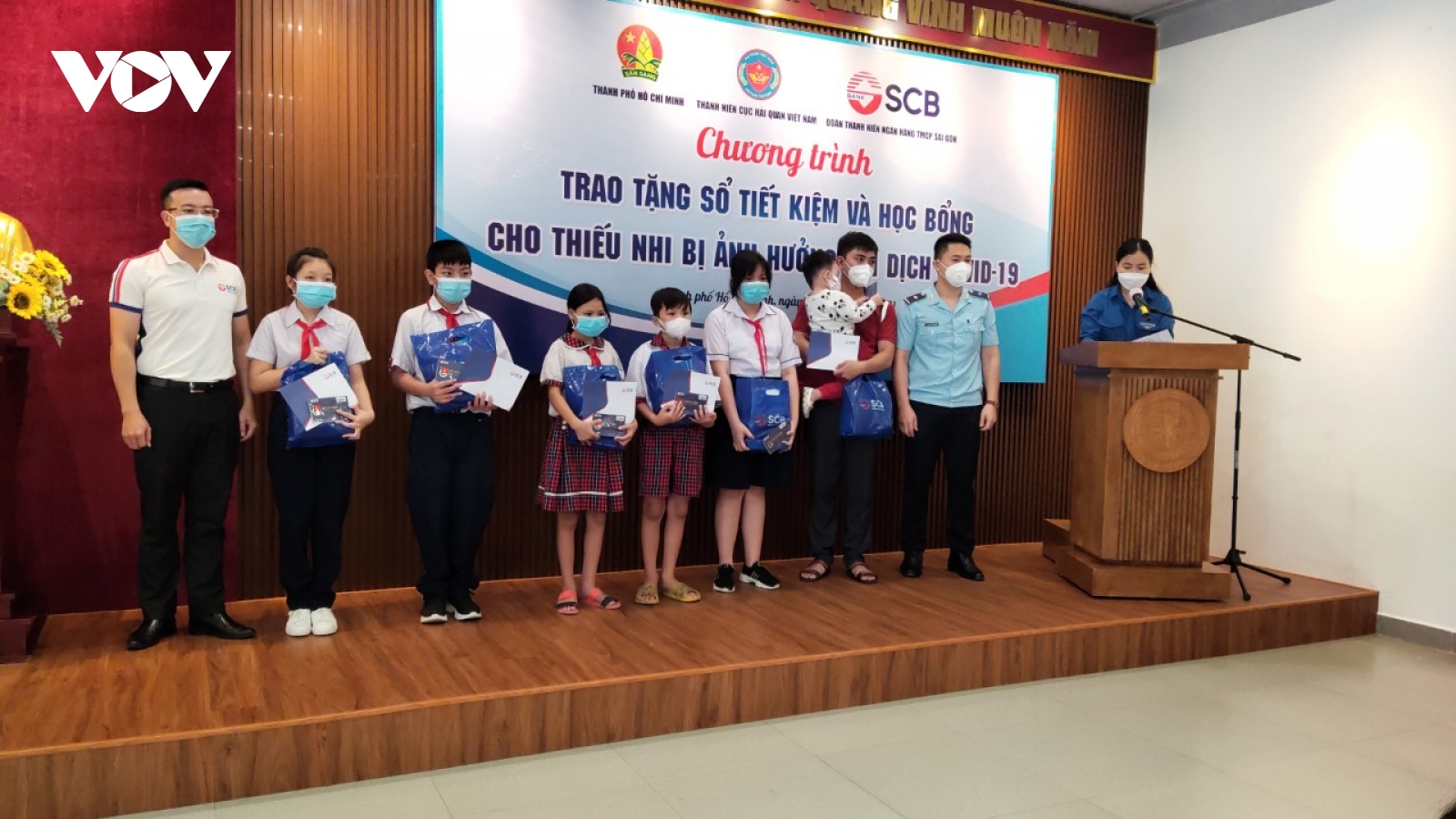 Hơn 200 học sinh TP.HCM bị ảnh hưởng bởi dịch COVID-19 được nhận học bổng 